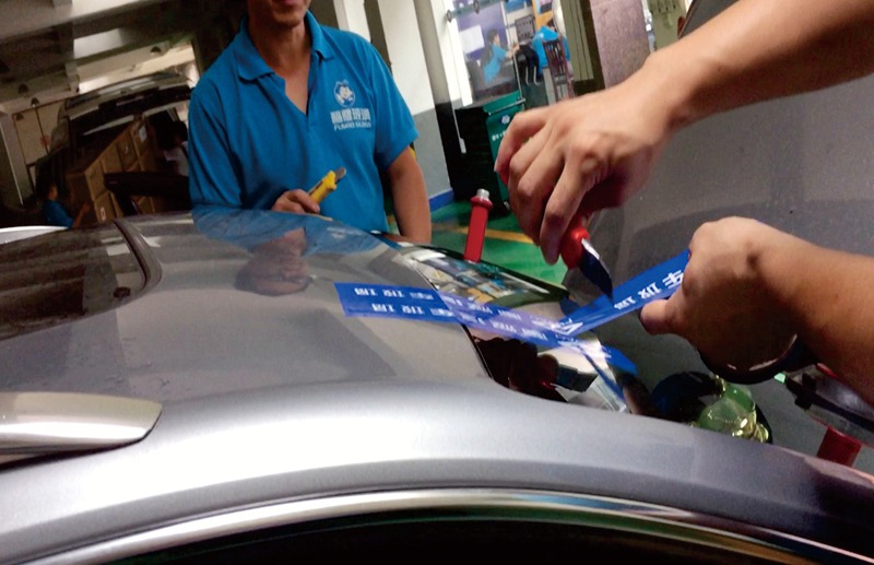 Auto glass tape application 2_800.jpg